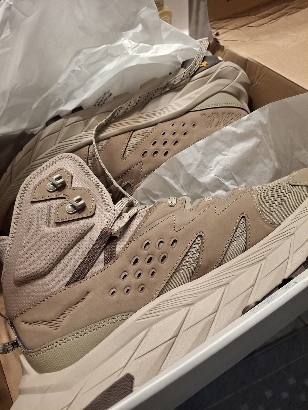 Hoka Men's High-Top Boots in Beige Taupe
